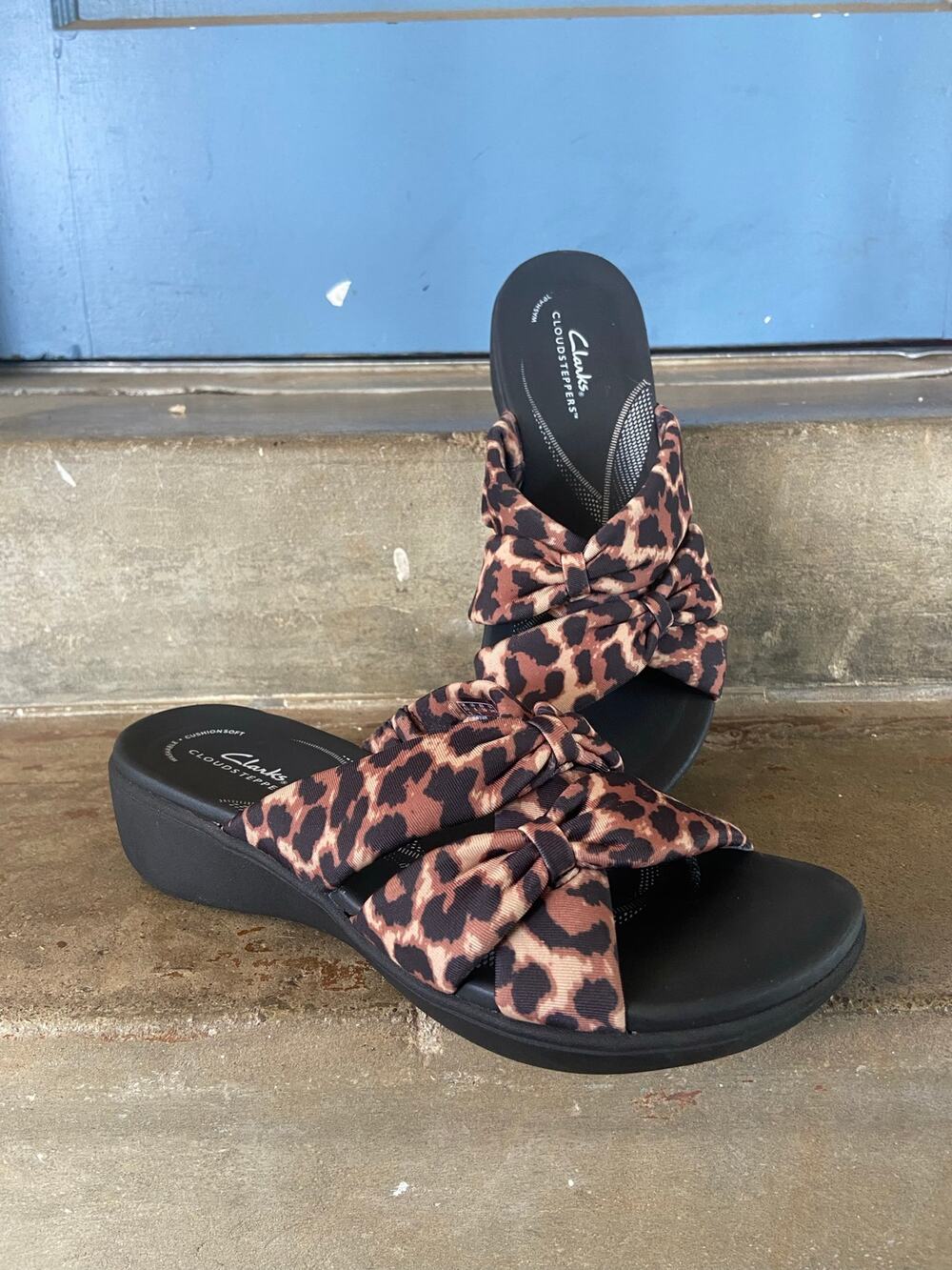 Clarks Cloudsteppers BreezeRae Ava leopard print criss criss strap thong sandals